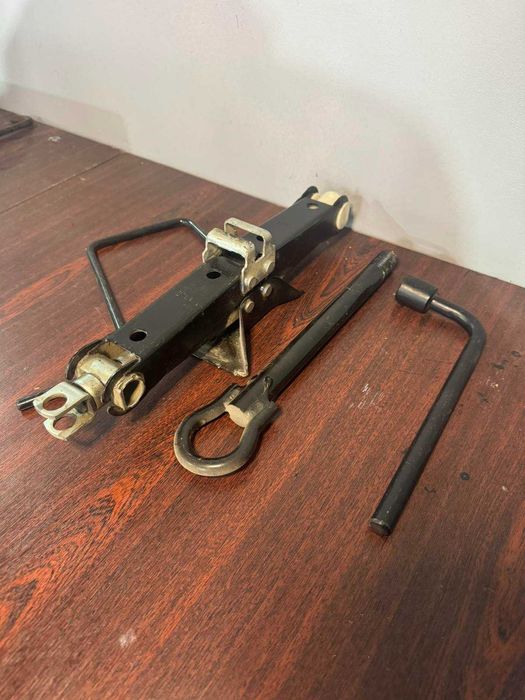 Домкрат Буксировочний Крюк Автокомпресор Ромбоподібний Оригінал Б/У