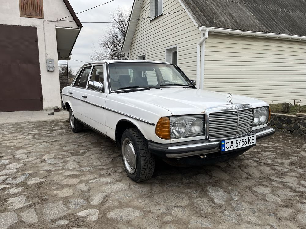 Mercedes Benz W123 2.4D OM616