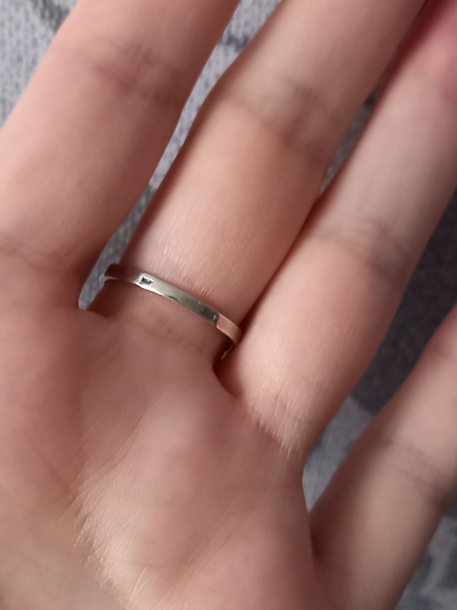 Новое серебряное кольцо с натуральным сердоликом. Размер 17,2