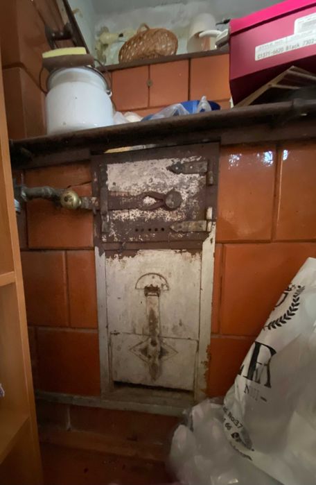 Продам піч (стояк) + кухня з кахелю. Ціна за два комплекти.