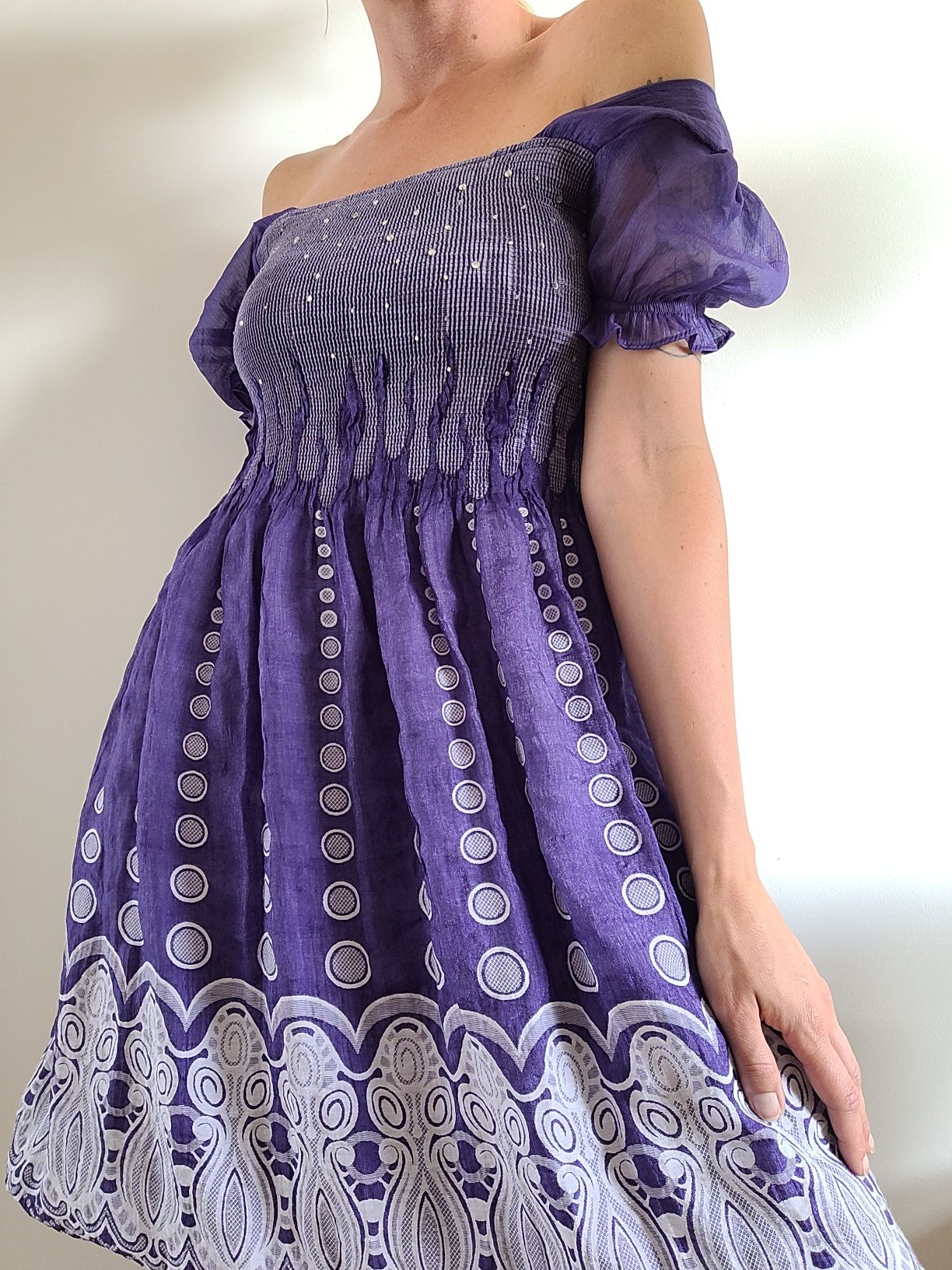Unikatowa sukienka retro vintage