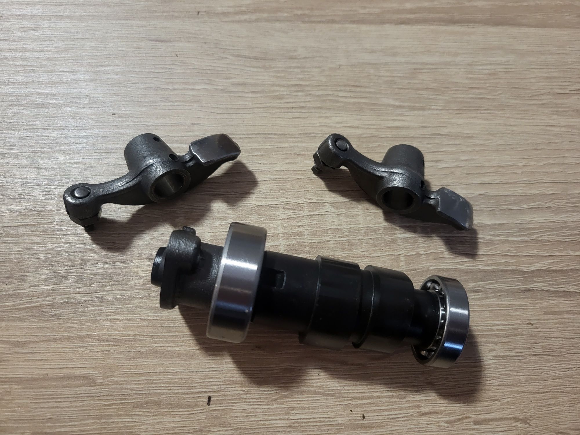 Wałek rozrządu dzwigienki zaworowe honda cbr 125