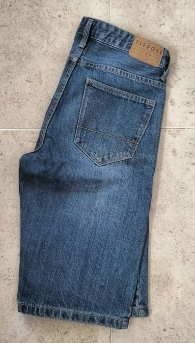 Calção de ganga jovem