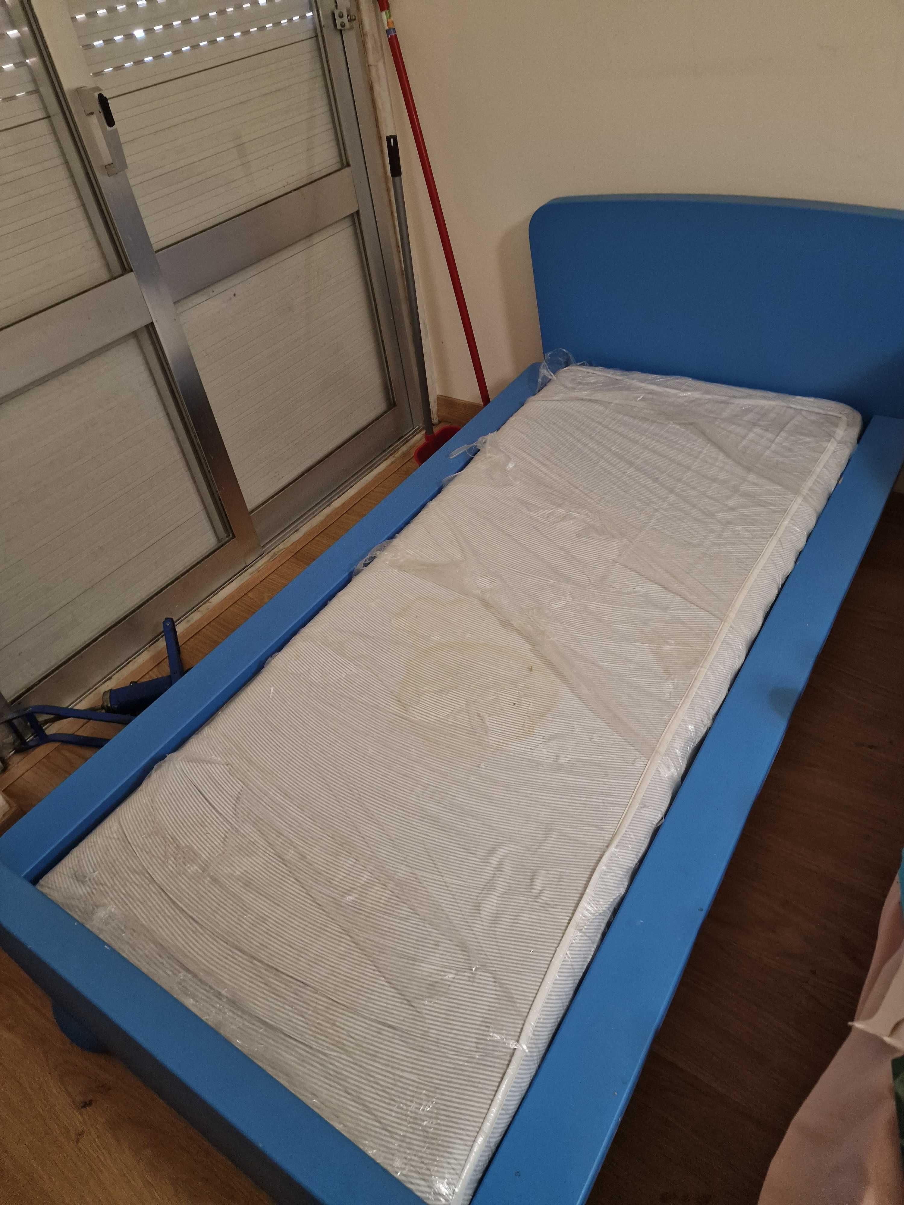 Cama azul criança