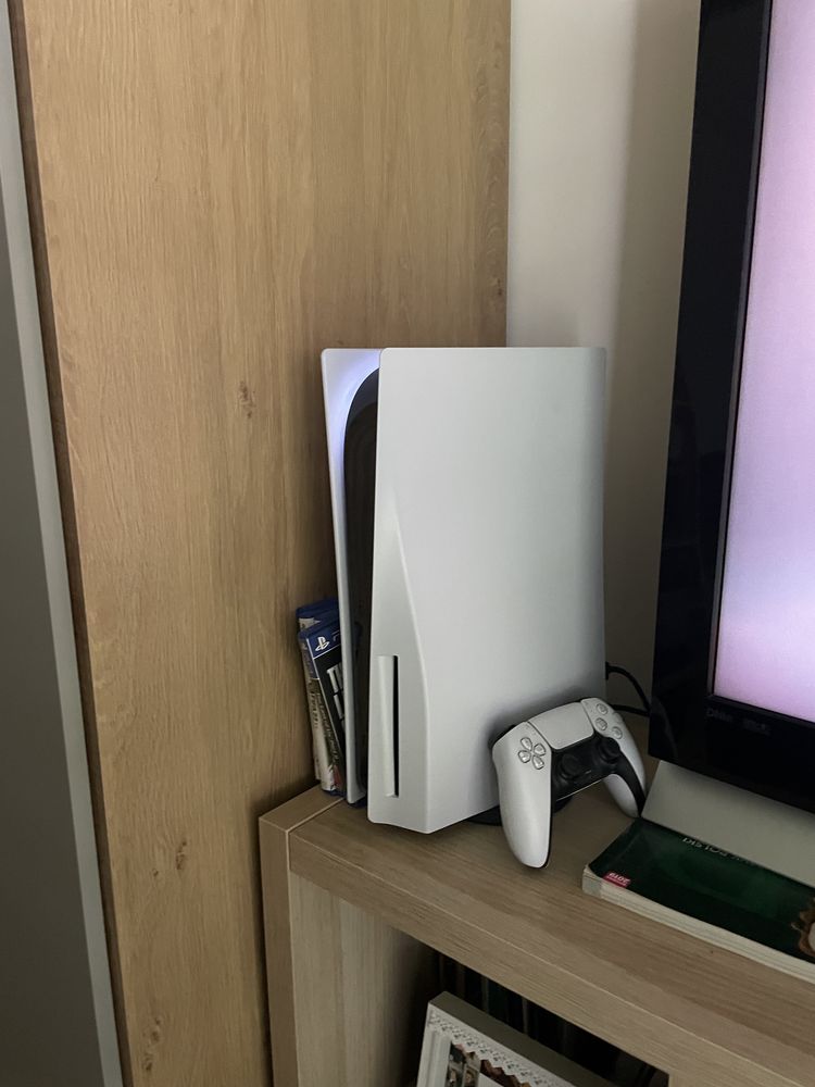 PLAYSTATION 5 Napęd + 1TB pamieci + 2 Pady + 4 Gry na płyte