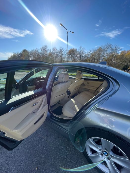 Автомобіль BMW 5 2012 року