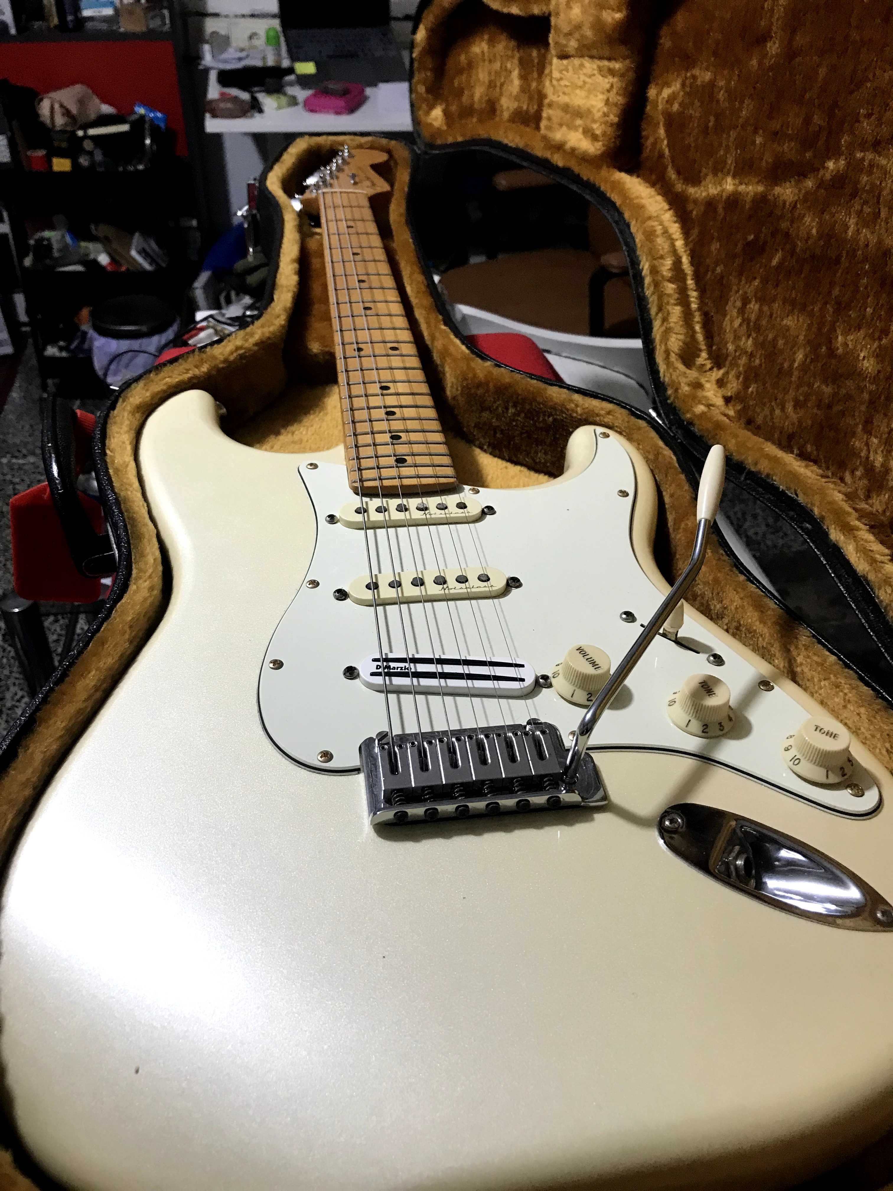 Fender Stratocaster 75 anos Player Plus MIM
