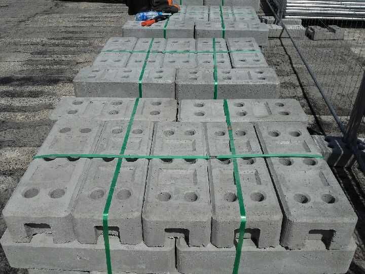 Podstawa /stopa betonowa - do ogrodzeń budowlanych