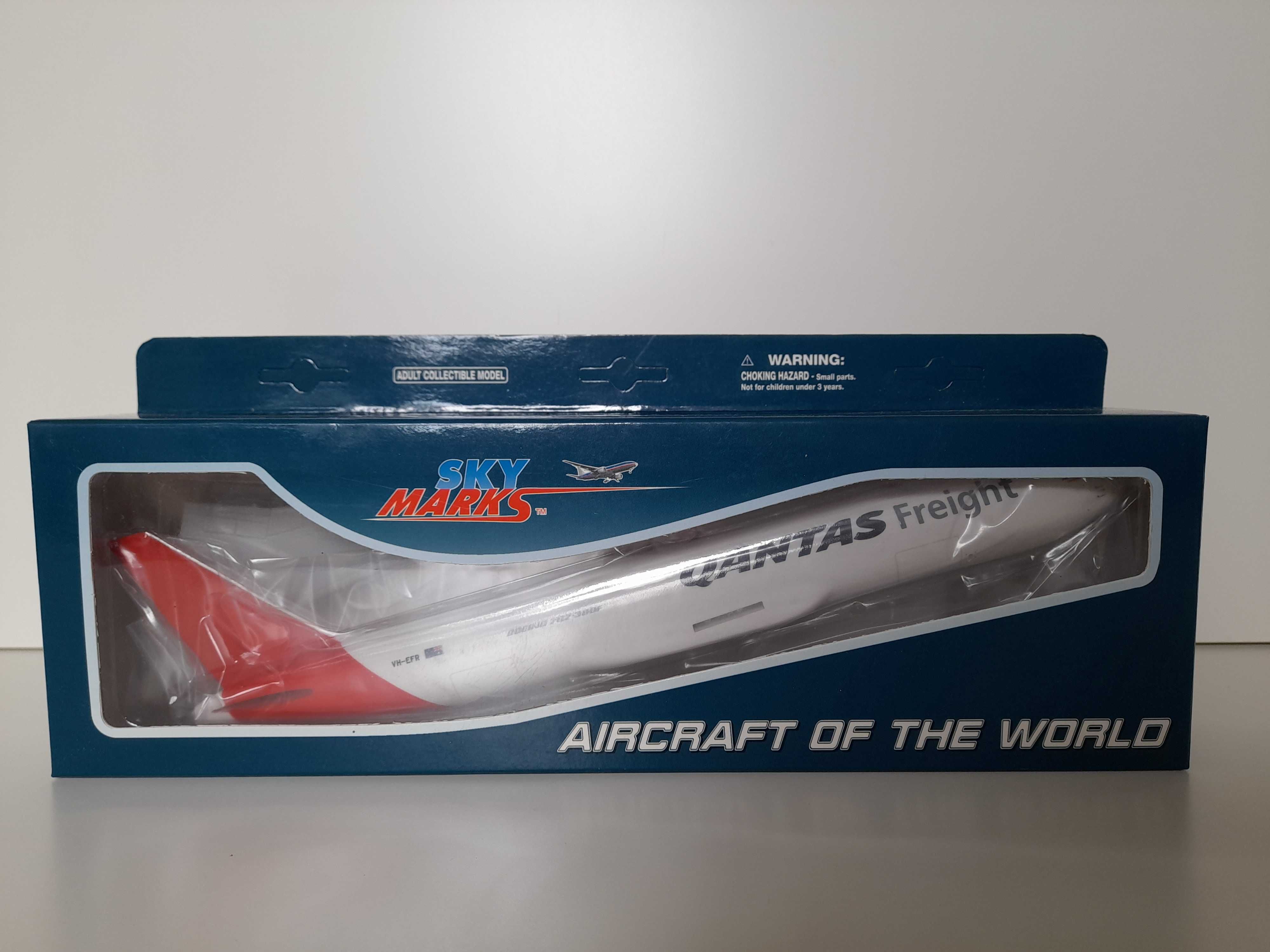 Model 1:200 SAMOLOT Boeing B767-300F Qantas Freight USA Daron