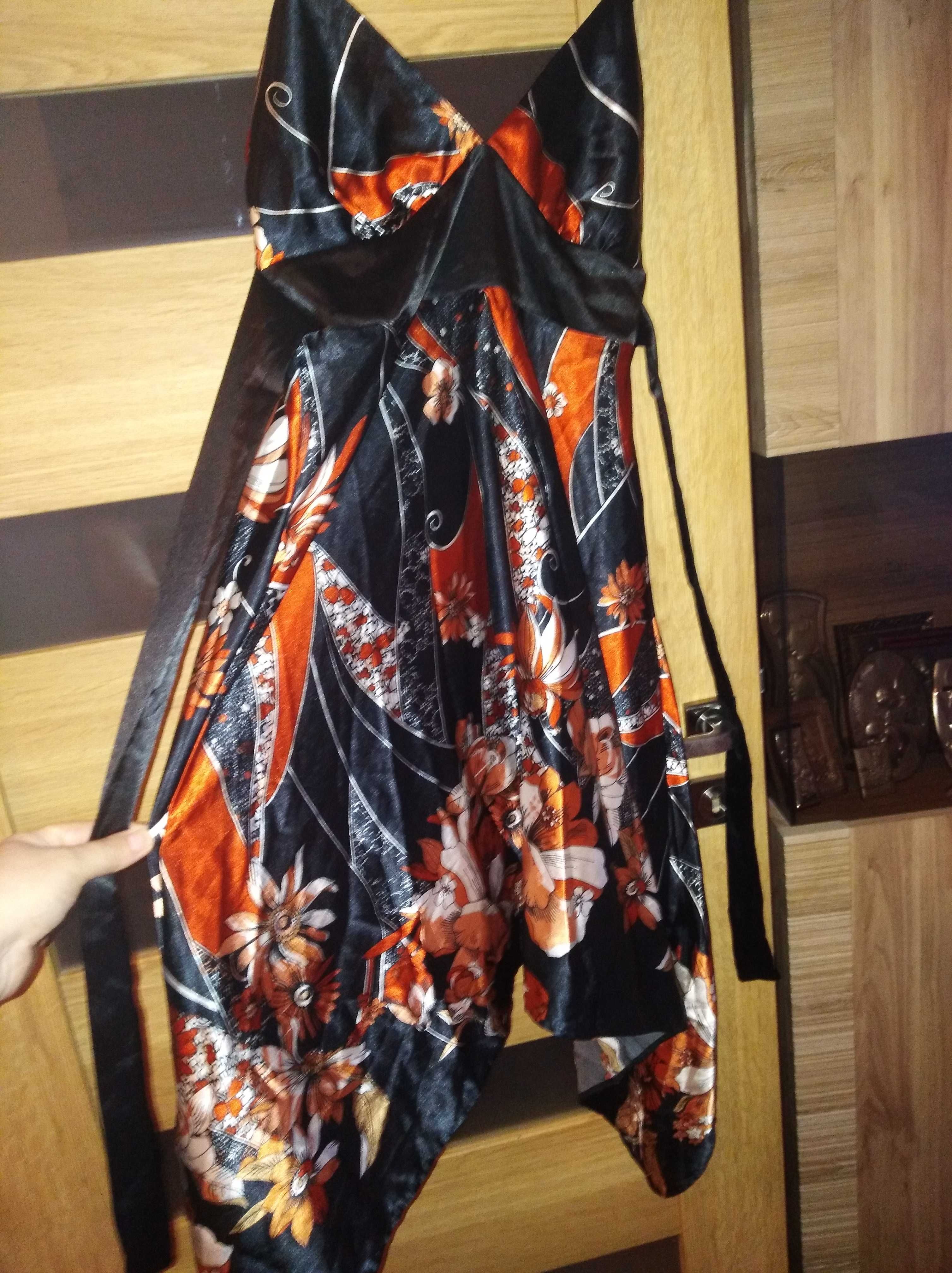 Elegancka sukienka w kwiaty 38, M