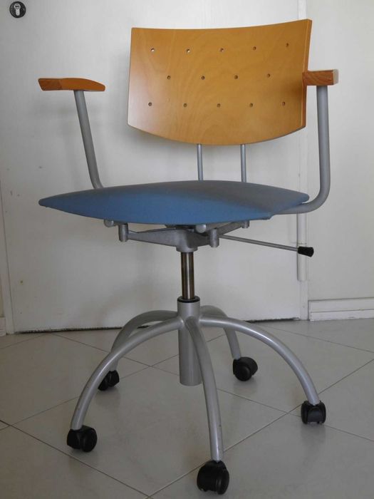 cadeira para secretária com regulação de altura