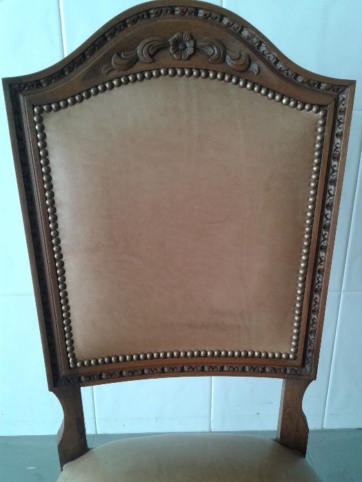 Sala de jantar toda em madeira de nogueira maciça