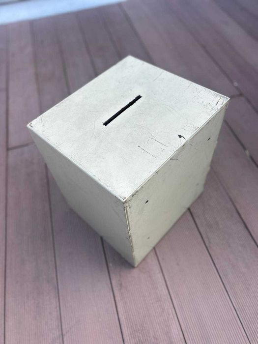 cofre metalico com chave