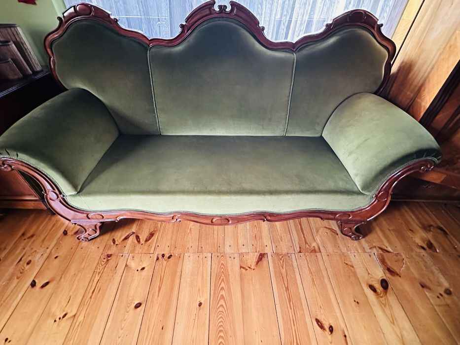 Sofa w stylu ludwikowskim