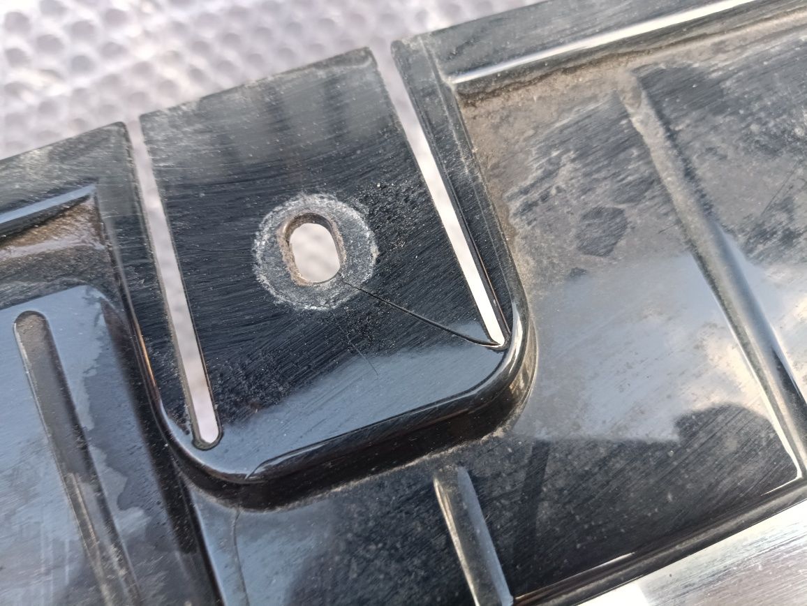 Audi a4 B7 8e0 atrapa grill wlot powietrza przód orginał uszkodzony