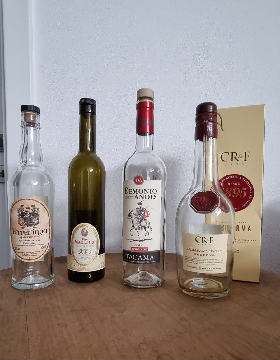 Lote de Garrafas Vazias, Gin, Absolut Vodka, Patrón Tequila, Rum