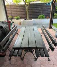 Drewniany i metalowy stół zewnętrzny + 2 ławki