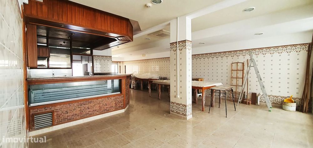 Restaurante/ Loja totalmente equipado - Imóvel e equipamento - NOVO