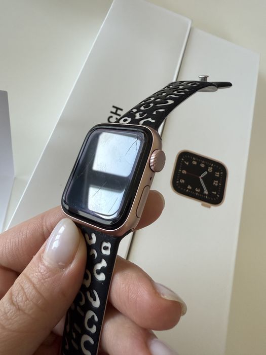 Годинник apple watch se 40 mm gold