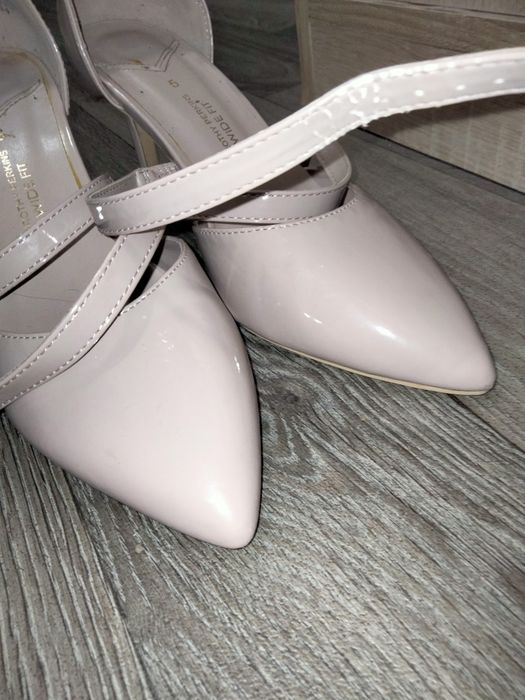 Туфлі босоніжки 39 розмір