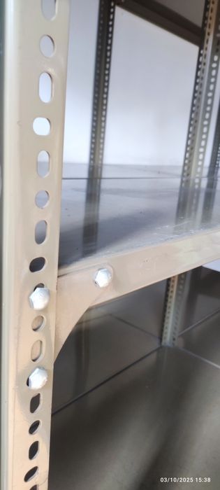 Prateleiras de armazém