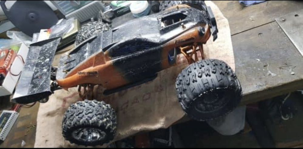 Traxxas e revo 1/10