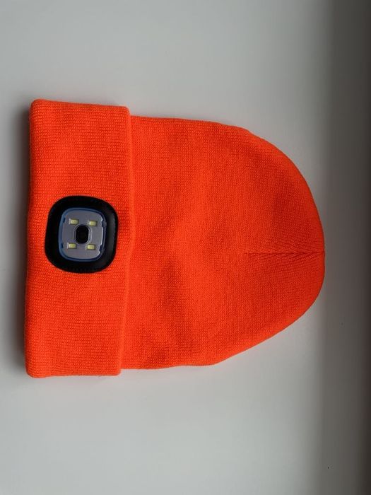 Czapka zimowa pomarańczowa ciepła z lampką LED ładowana przez USB