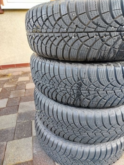 Komplet opon zimowych GOODYEAR 195/65 R15 2021rok