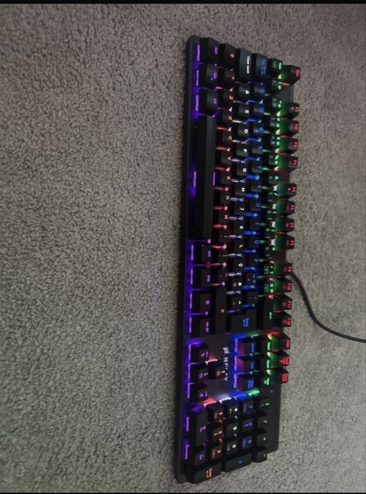 Teclado mecanico Gaming RGB novo