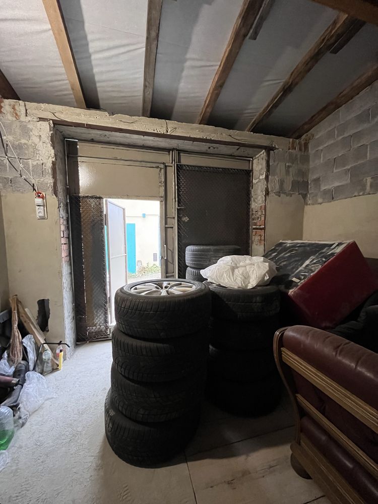 Продаж гаража по вулиці Злуки