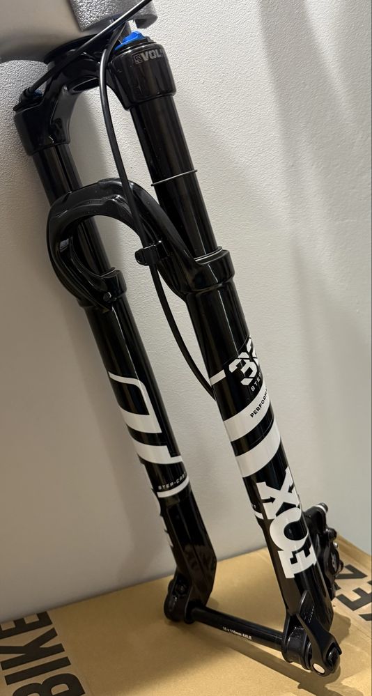 Amortyzator przedni widelec Fox Performance step cast 32 100mm