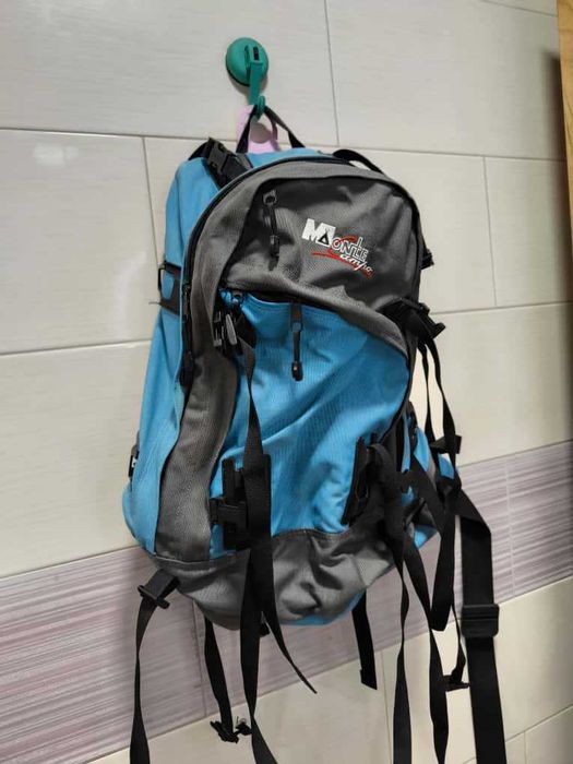 Mochila Monte campo 60Lt Impecável