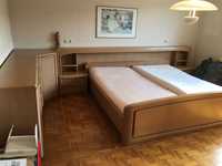 Łóżko kontynentalne sypialnia dwu osobowe zagłowie drewno komoda