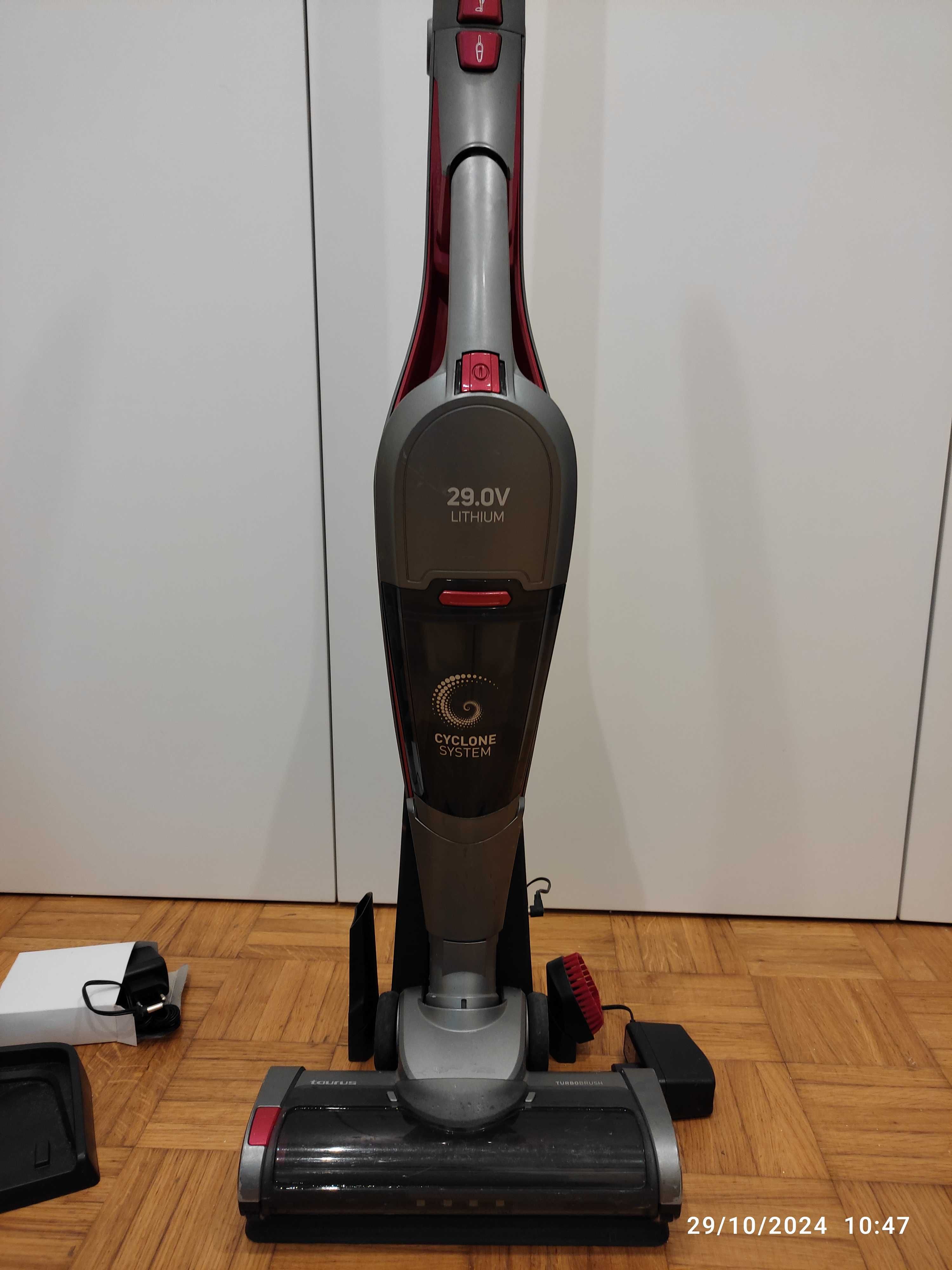 Vendo aspirador vertical Taurus cyclone system com pouco uso