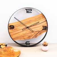 Zegar ścienny z drewna oliwnego w stalowej obręczy