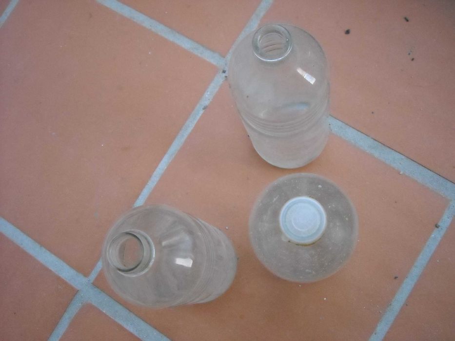 Conjunto garrafas vidro antigas litro forma original - oleo Mucai