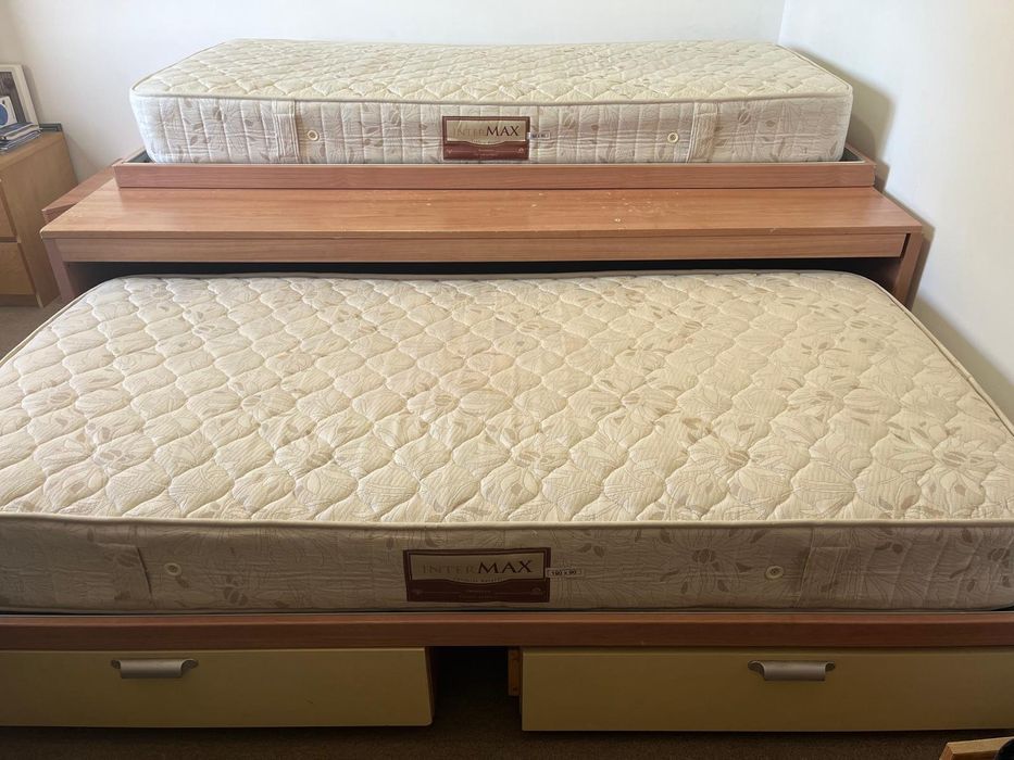 Cama Beliche com dois colchões e escada