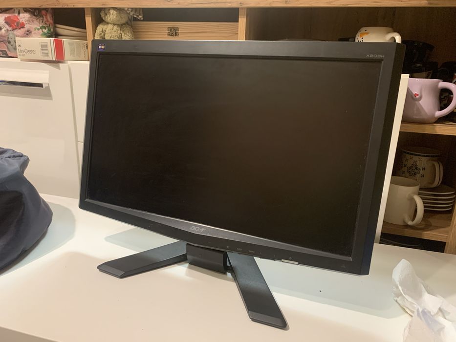 Monitor ACER czarny matowy 20 calowy,, gamingowy wygląd