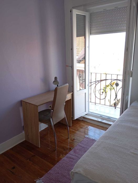 Arrenda-se Quarto (12 m2) - perto IST - com vista para Tejo