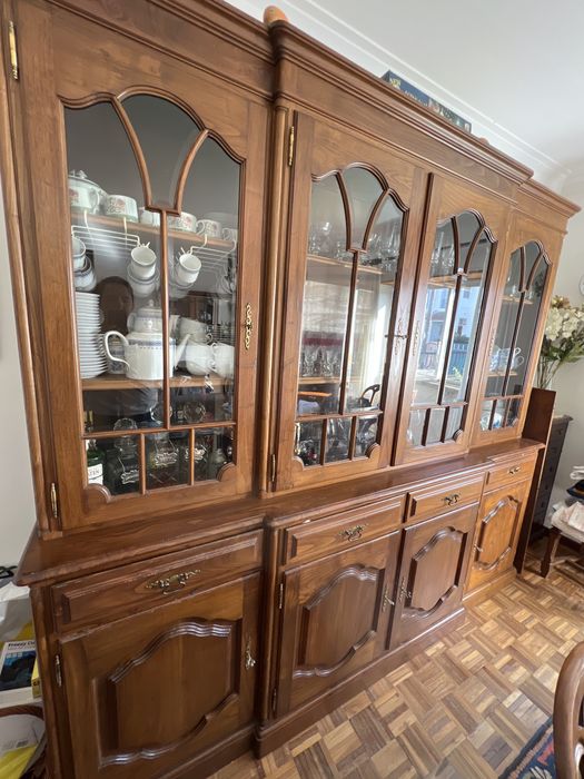 Louceiro Cristaleira madeira maciça trabalhada (consola)