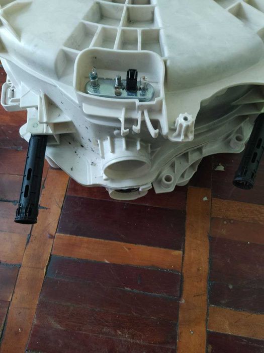 Б/У Бак 105180 в сборе на стиральную машину Indesit, Ariston