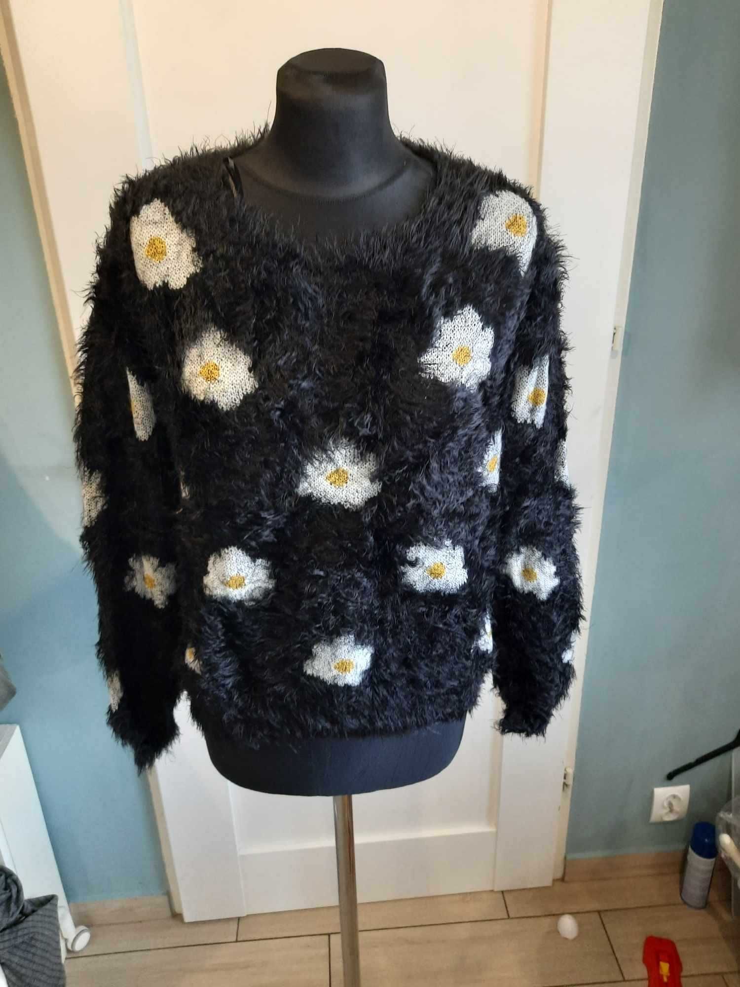 Sweter w stokrotki