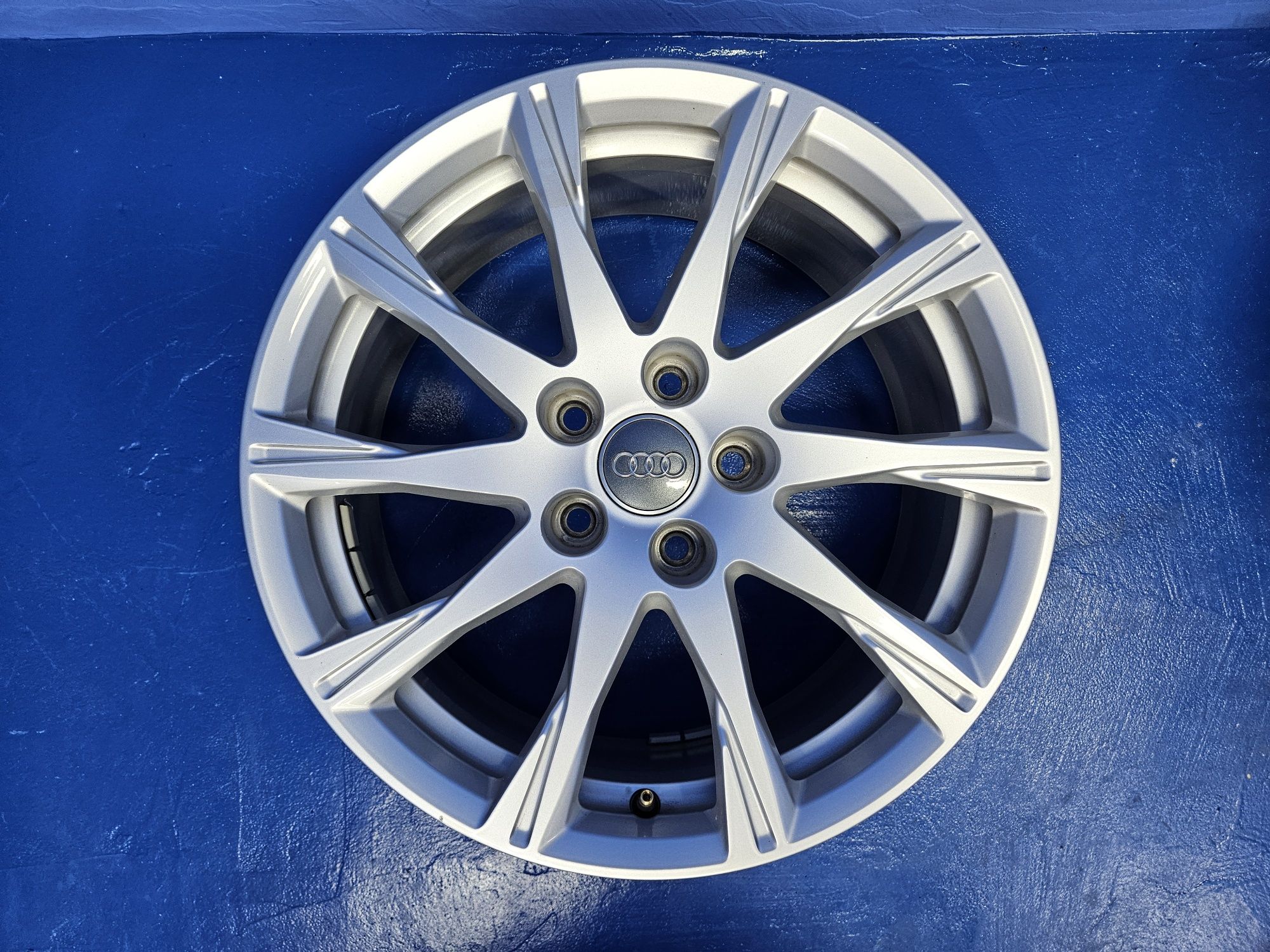 FELGI aluminiowe 17" AUDI A4 B9 jak nowe 7.5" ET38 5x112 komplet oem
