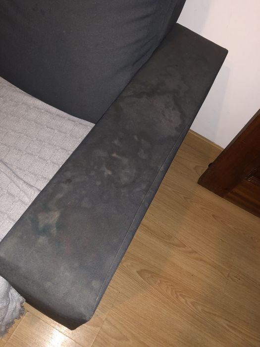 Sofá com marcas de uso