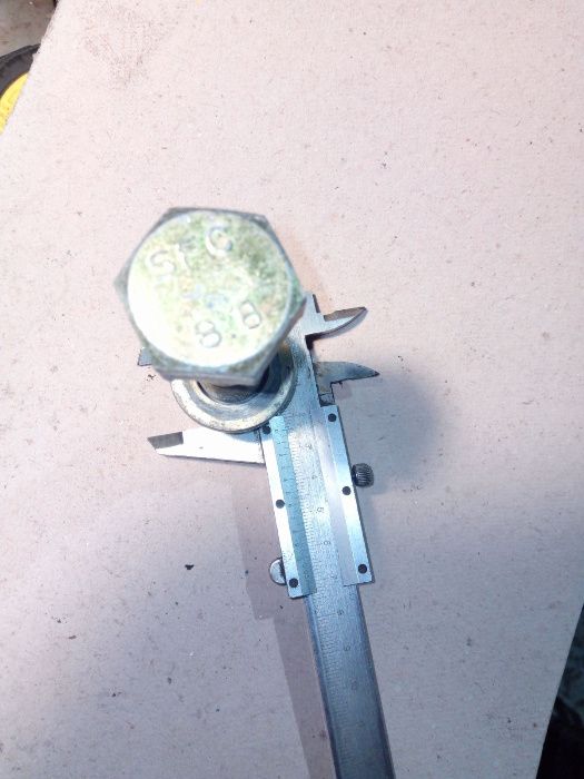 Продам болт М20 з гайкою