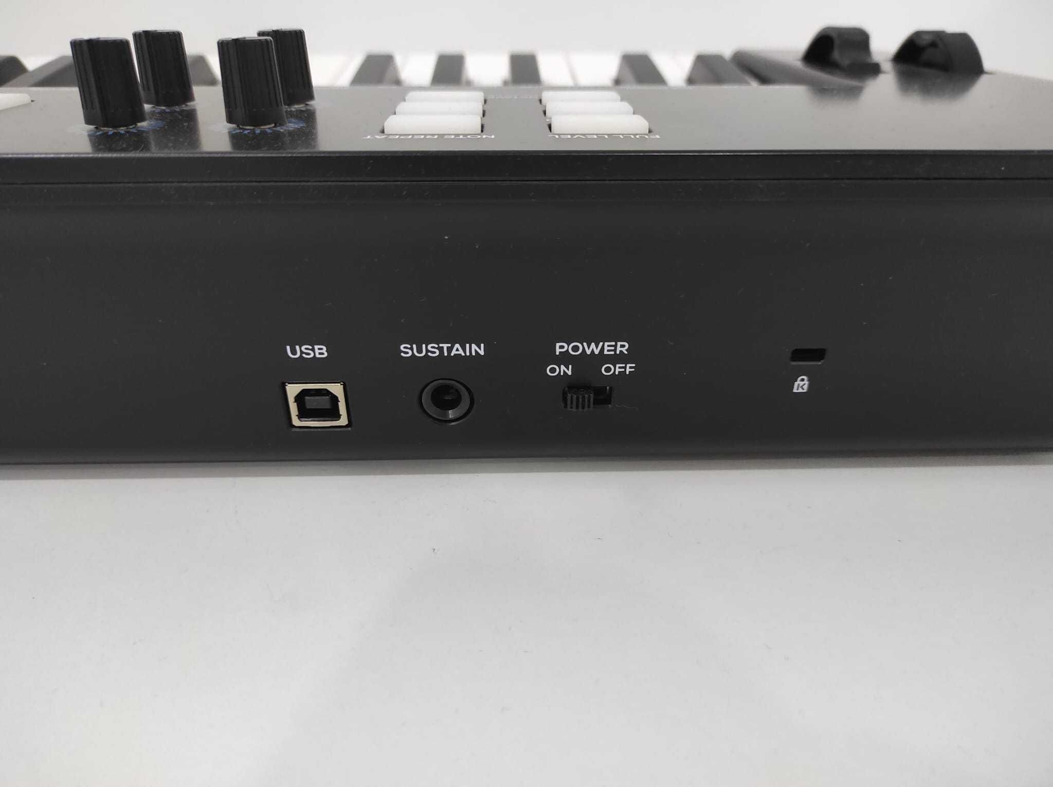 Teclado Controlador MIDI - Alesis V49 MkII + Sustain Pedal ASP-1