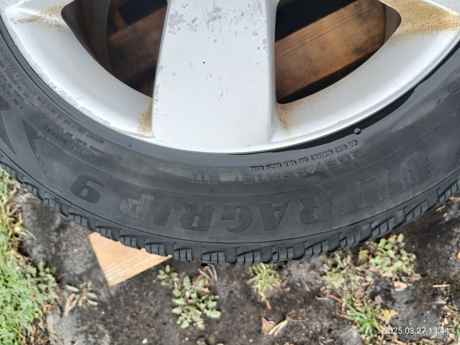 205/55/16 Goodyear Ultra grip 9