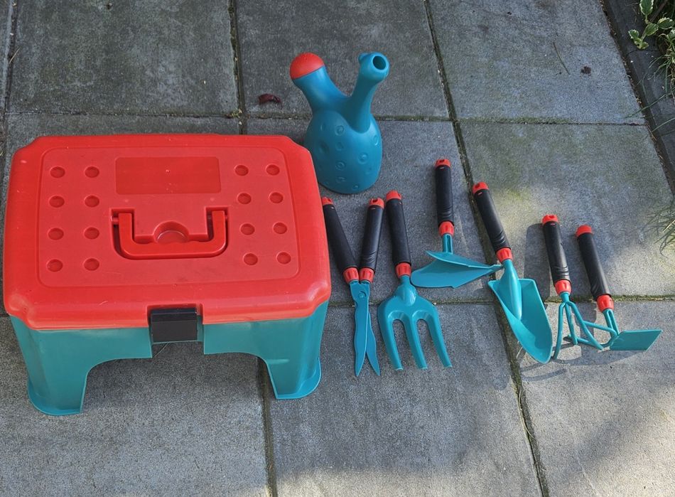 Zestaw ogrodowy dla malego ogrodnika