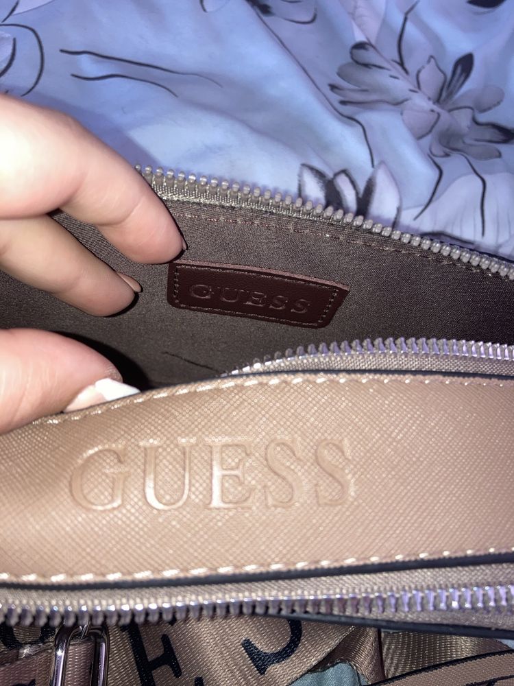 Mala Guess em castanho