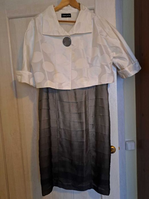 Вишукана сукня з піджачком.